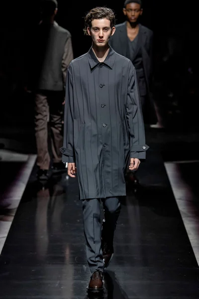 Look 28